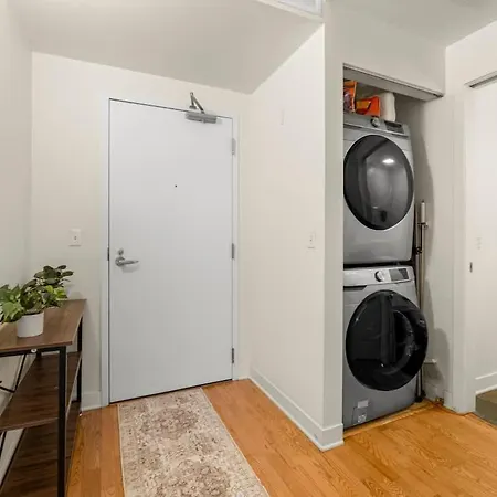 Luxury Fulton Market - Prime Location *