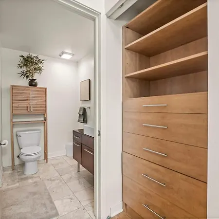 Luxury Fulton Market - Prime Location Apartment