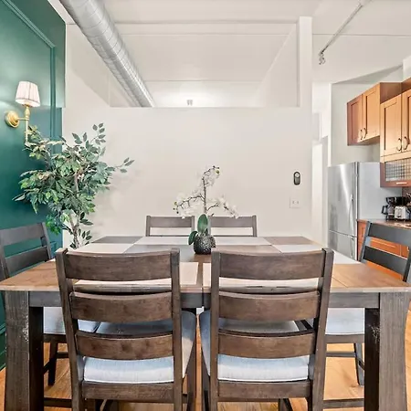 Luxury Fulton Market - Prime Location