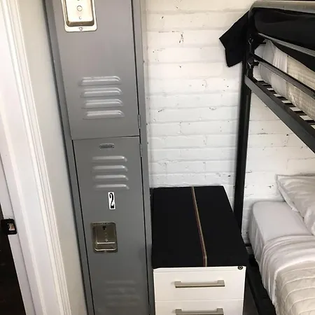 Avenue Hostel *