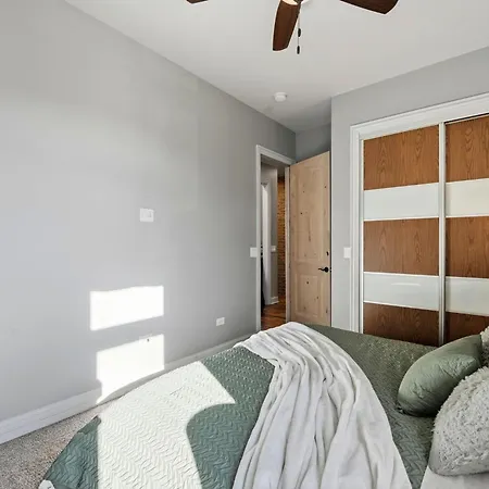 Mid-century Gem By United Center