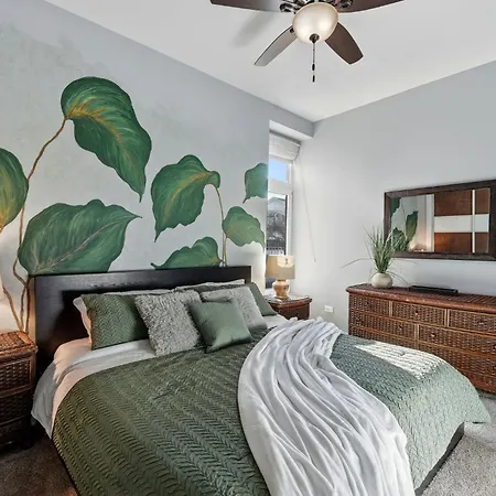 Mid-century Gem By United Center Holiday home *