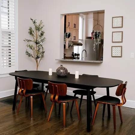 4 Bedroom • Theater • Gym • Walk To Lincoln Park!