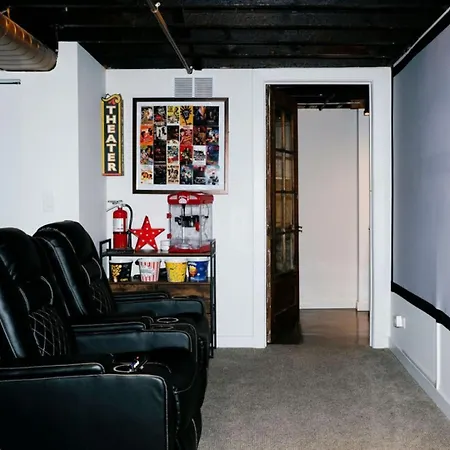 4 Bedroom • Theater • Gym • Walk To Lincoln Park!