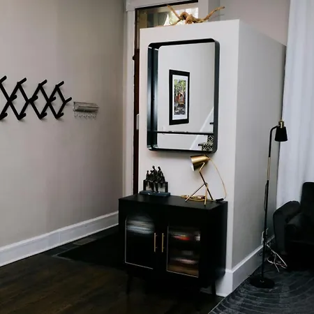 Holiday home 4 Bedroom • Theater • Gym • Walk To Lincoln Park! Chicago