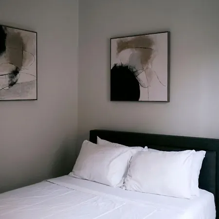 4 Bedroom • Theater • Gym • Walk To Lincoln Park! *