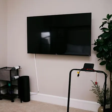 4 Bedroom • Theater • Gym • Walk To Lincoln Park! Chicago