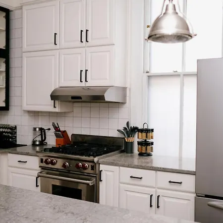 4 Bedroom • Theater • Gym • Walk To Lincoln Park!