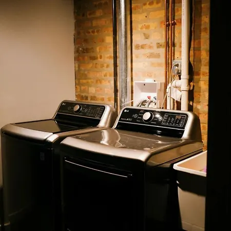 4 Bedroom • Theater • Gym • Walk To Lincoln Park! Chicago