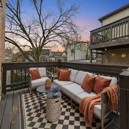 Apartment Boutique Hideaway Private Deck, Fire Pit Chicago