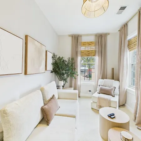 Apartment Boutique Hideaway Private Deck, Fire Pit Chicago