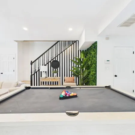 Luxe Retreat Game Room, Deck Fire Pit Chicago