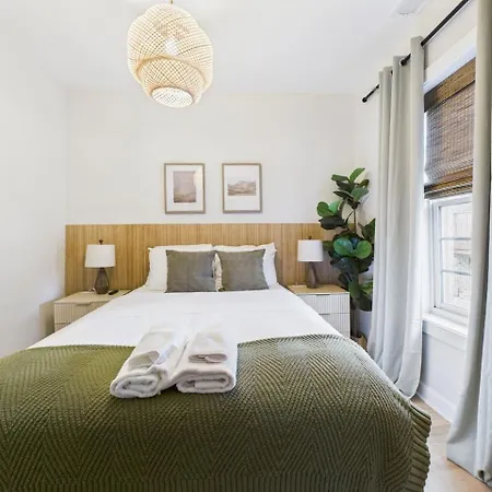 Apartment Boutique Hideaway Private Deck, Fire Pit Chicago
