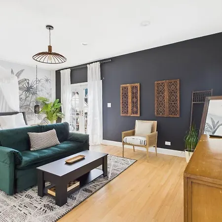 Apartment Luxe Retreat Game Room, Deck Fire Pit Chicago