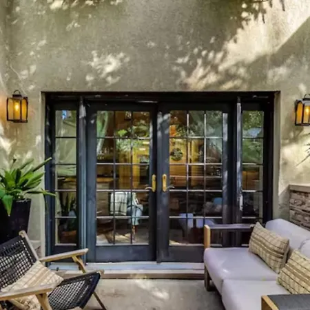 Boutique Retreat Private Patio Fire Pit Apartment Chicago