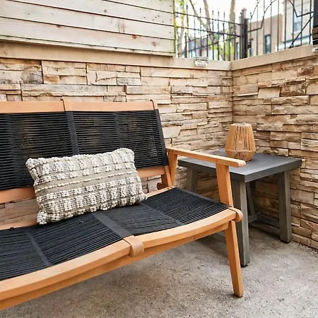 Boutique Retreat Private Patio Fire Pit Apartment Chicago
