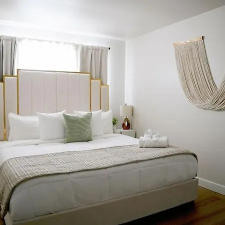 Modern 1br W/ Workspace Near O'hare Apartment