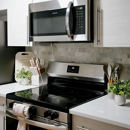 Modern 1br W/ Workspace Near O'hare *