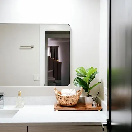 Modern 1br W/ Workspace Near O'hare *