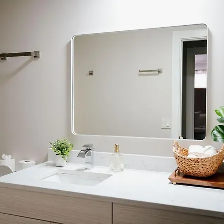 Modern 1br W/ Workspace Near O'hare Chicago