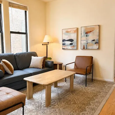 Apartment Flexhome Ukrainian Village 2br - Private Balcony & Walkable Location *