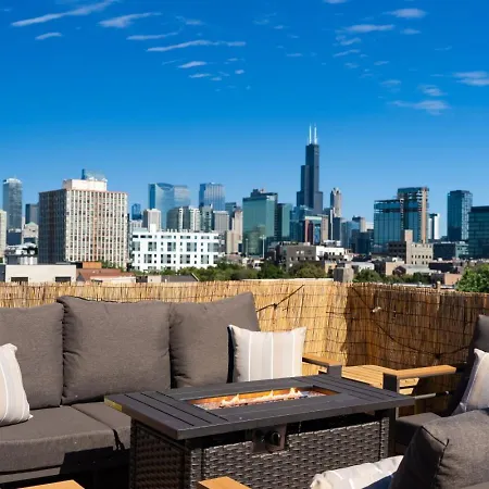 Penthouse With Private Rooftop And Skyline Views - Sleeps 6 Chicago