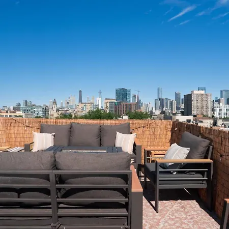 Apartment Penthouse With Private Rooftop And Skyline Views - Sleeps 6 *