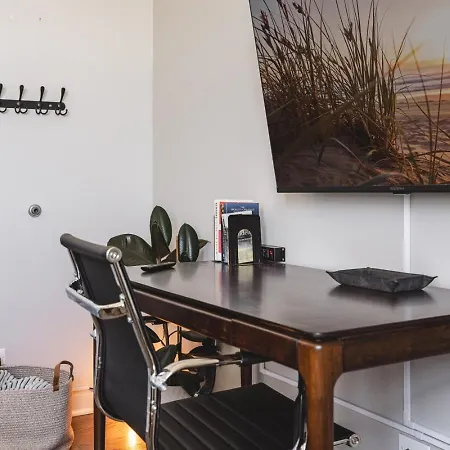 Penthouse With Private Rooftop And Skyline Views - Sleeps 6 Apartment