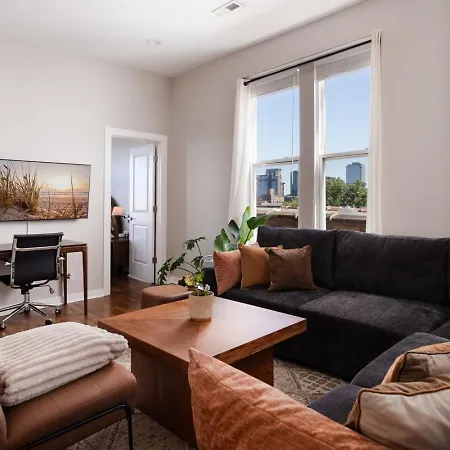 Penthouse With Private Rooftop And Skyline Views - Sleeps 6 Apartment *