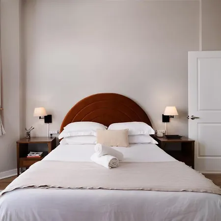 Penthouse With Private Rooftop And Skyline Views - Sleeps 6 Apartment