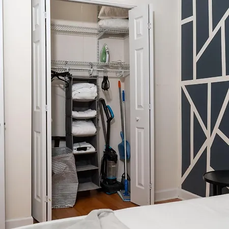 Apartment Flexhome Ukrainian Village 2br - Private Balcony & Walkable Location *
