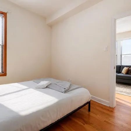 Apartment Flexhome Ukrainian Village 2br - Private Balcony & Walkable Location