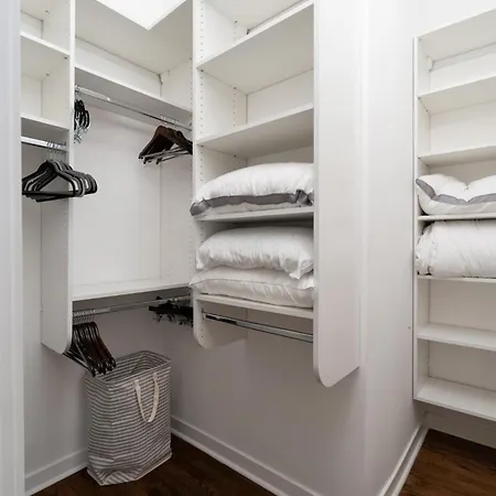 Penthouse With Private Rooftop And Skyline Views - Sleeps 6 Apartment