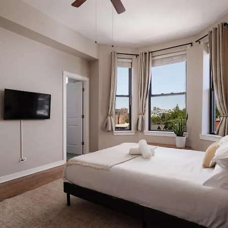 Penthouse With Private Rooftop And Skyline Views - Sleeps 6