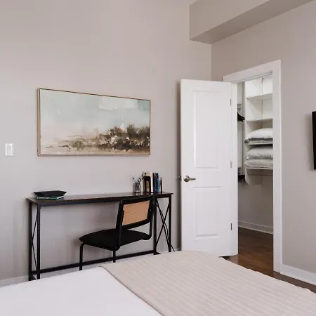 Penthouse With Private Rooftop And Skyline Views - Sleeps 6 Apartment *