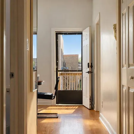 Flexhome Ukrainian Village 2br - Private Balcony & Walkable Location Apartment Chicago