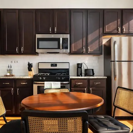 Flexhome Ukrainian Village 2br - Private Balcony & Walkable Location Apartment Chicago