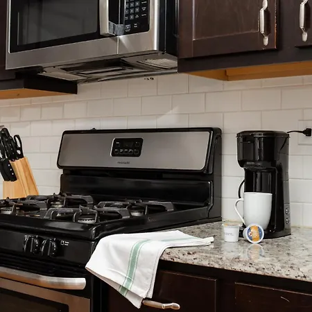 Flexhome Ukrainian Village 2br - Private Balcony & Walkable Location Chicago