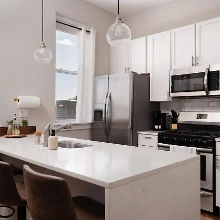 Penthouse With Private Rooftop And Skyline Views - Sleeps 6 * Chicago