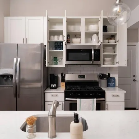 Penthouse With Private Rooftop And Skyline Views - Sleeps 6 * Chicago