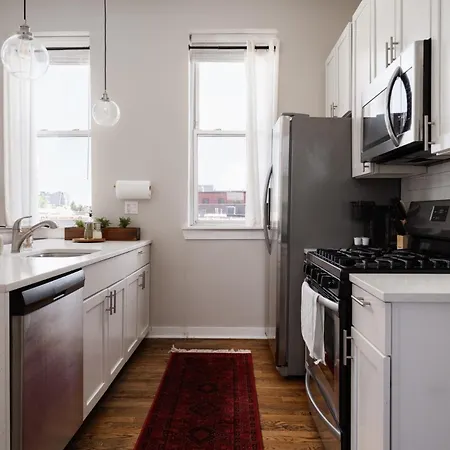 Penthouse With Private Rooftop And Skyline Views - Sleeps 6 Chicago