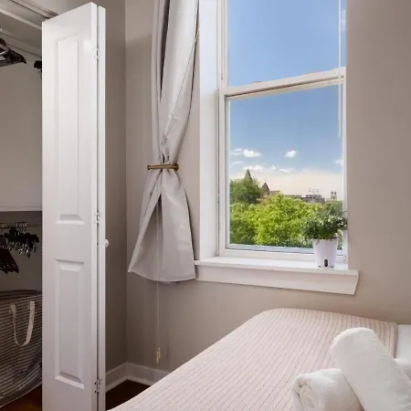 Penthouse With Private Rooftop And Skyline Views - Sleeps 6 Chicago