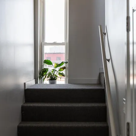 Penthouse With Private Rooftop And Skyline Views - Sleeps 6