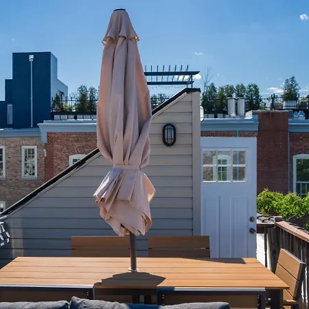 Penthouse With Private Rooftop And Skyline Views - Sleeps 6 Apartment Chicago