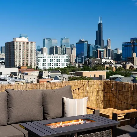 Penthouse With Private Rooftop And Skyline Views - Sleeps 6 Chicago