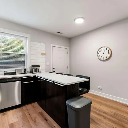 Welcome To Our Charming 2bd 2ba Pilsen Apartment Chicago