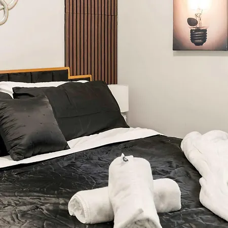 Welcome To Our Charming 2bd 2ba Pilsen Apartment Chicago