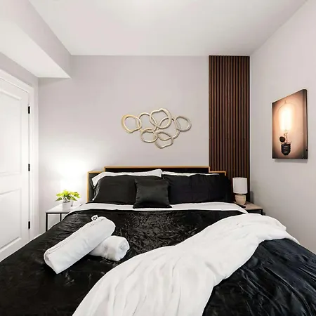 Welcome To Our Charming 2bd 2ba Pilsen