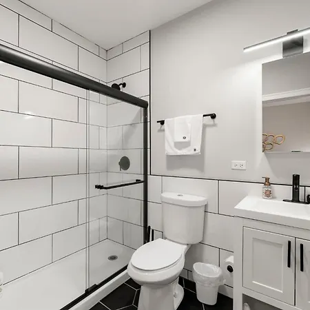 Apartment Welcome To Our Charming 2bd 2ba Pilsen *