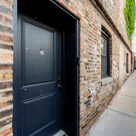 Welcome To Our Charming 2bd 2ba Pilsen